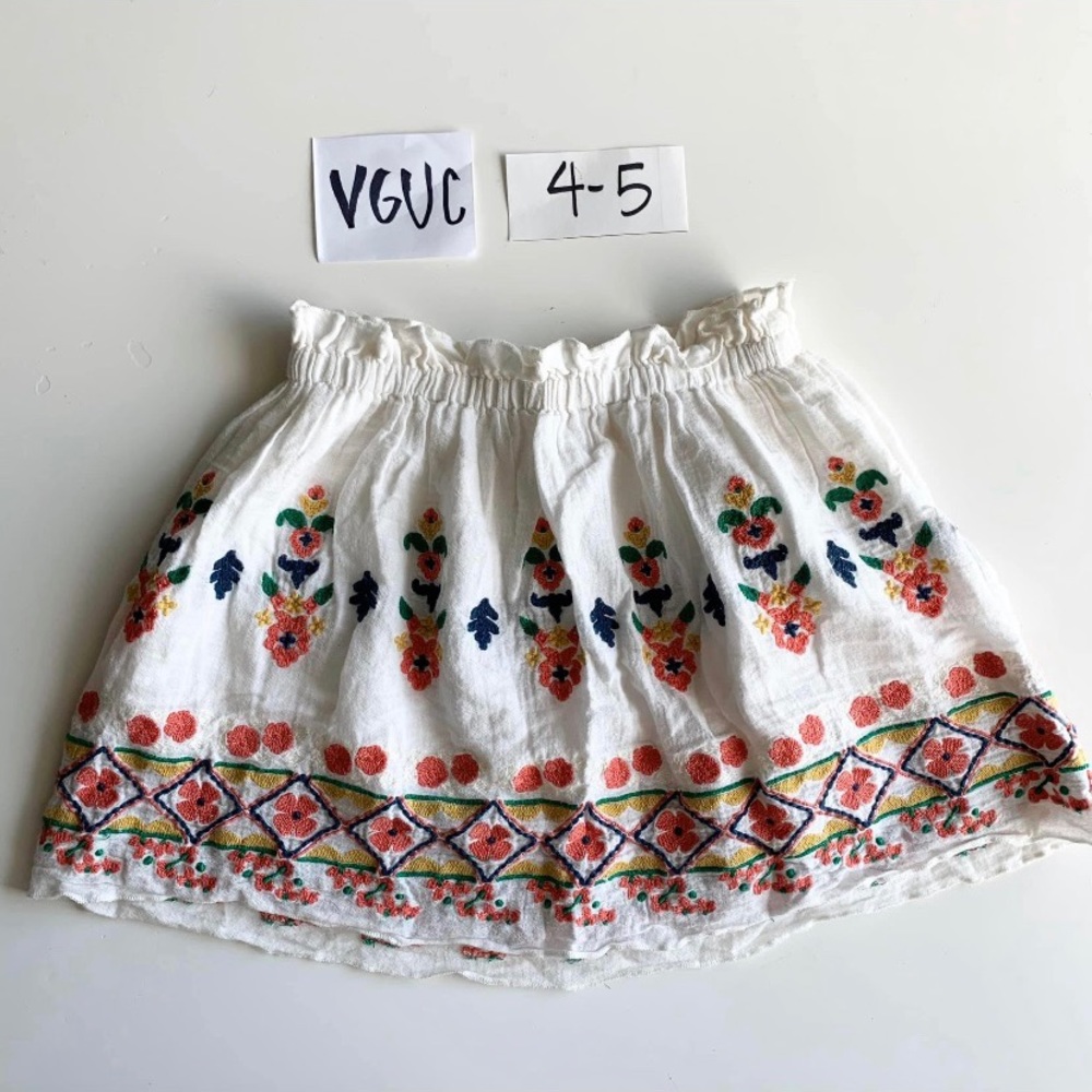 Vguc Peek sz 4/5 embroidered skirt
